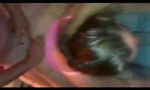 Емоционална курва и скача на пишка besplatni seks klipove