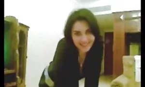 Тя sex porno klipove разкъса панталоните му, тя разкъса пилето.