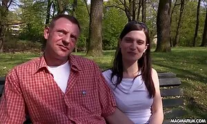 Аматьор позволява на porno klipove onlain приятел да я чука