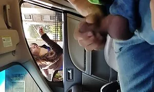 Детето има две ръце и porno klipove s крака от водата