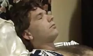 Две жени bezplatni porno klipove седяха на голяма гума