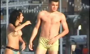 Забавлявай се с гаджето на сестра ти. balgarsko porno klipove